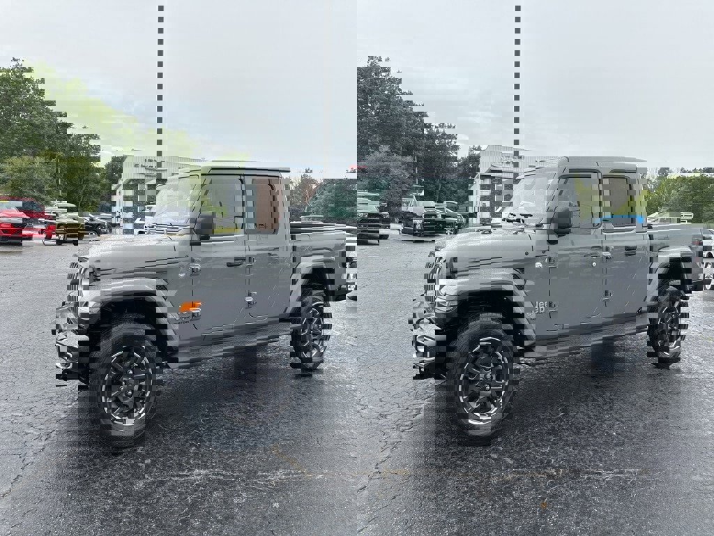 Used 2021 Jeep Gladiator Overland w/ Popular Equipment Package image 1