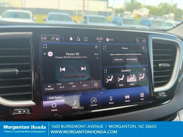 Used 2024 Chrysler Pacifica Touring-L FWD image 18
