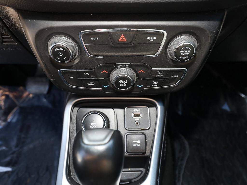 Used 2021 Jeep Compass Latitude w/ Sun and Sound Group AWD/4WD image 18