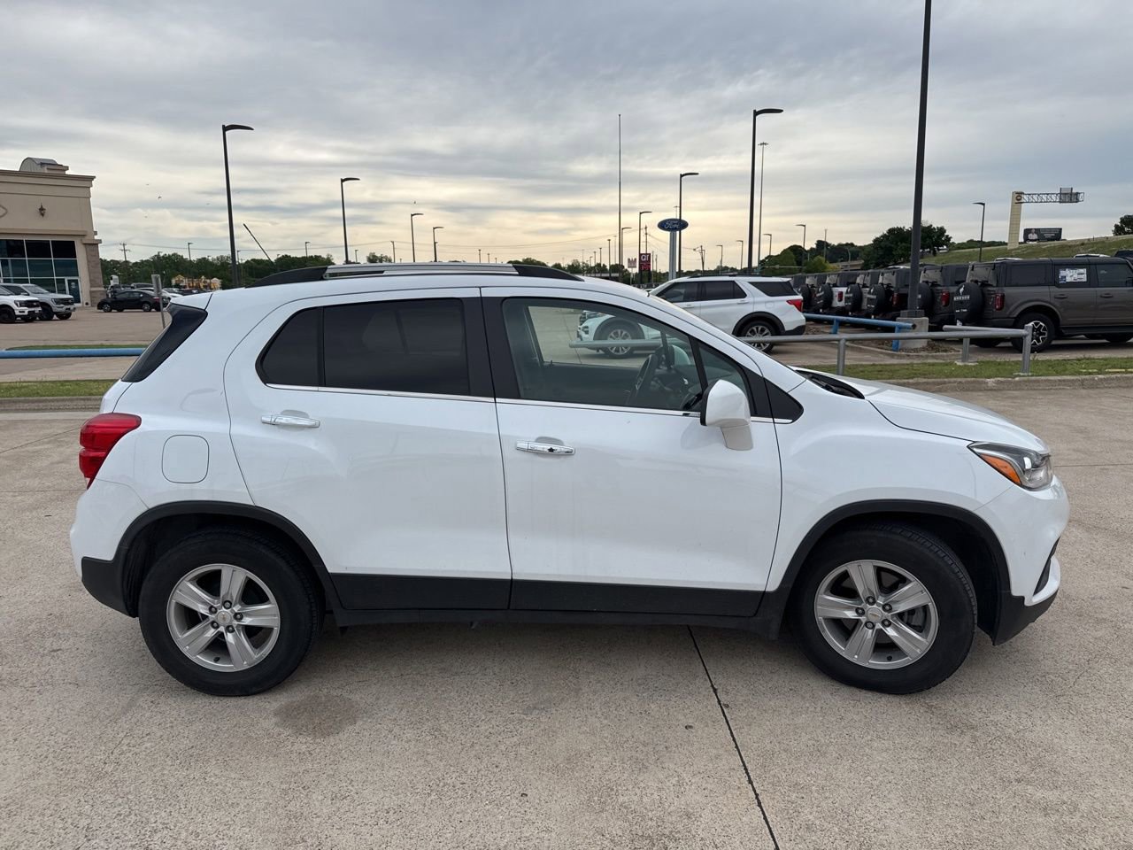 Used 2020 Chevrolet Trax LT w/ Driver Confidence Package FWD image 17