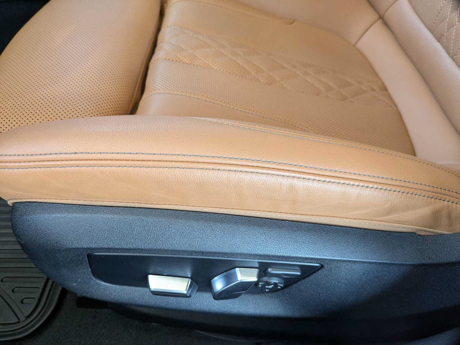 Certified 2023 BMW 530i xDrive w/ Premium Package AWD/4WD image 7