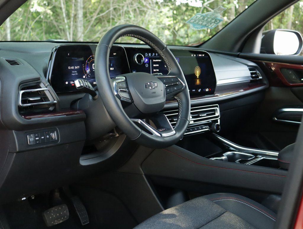 Used 2024 Chevrolet Traverse Z71 image 9