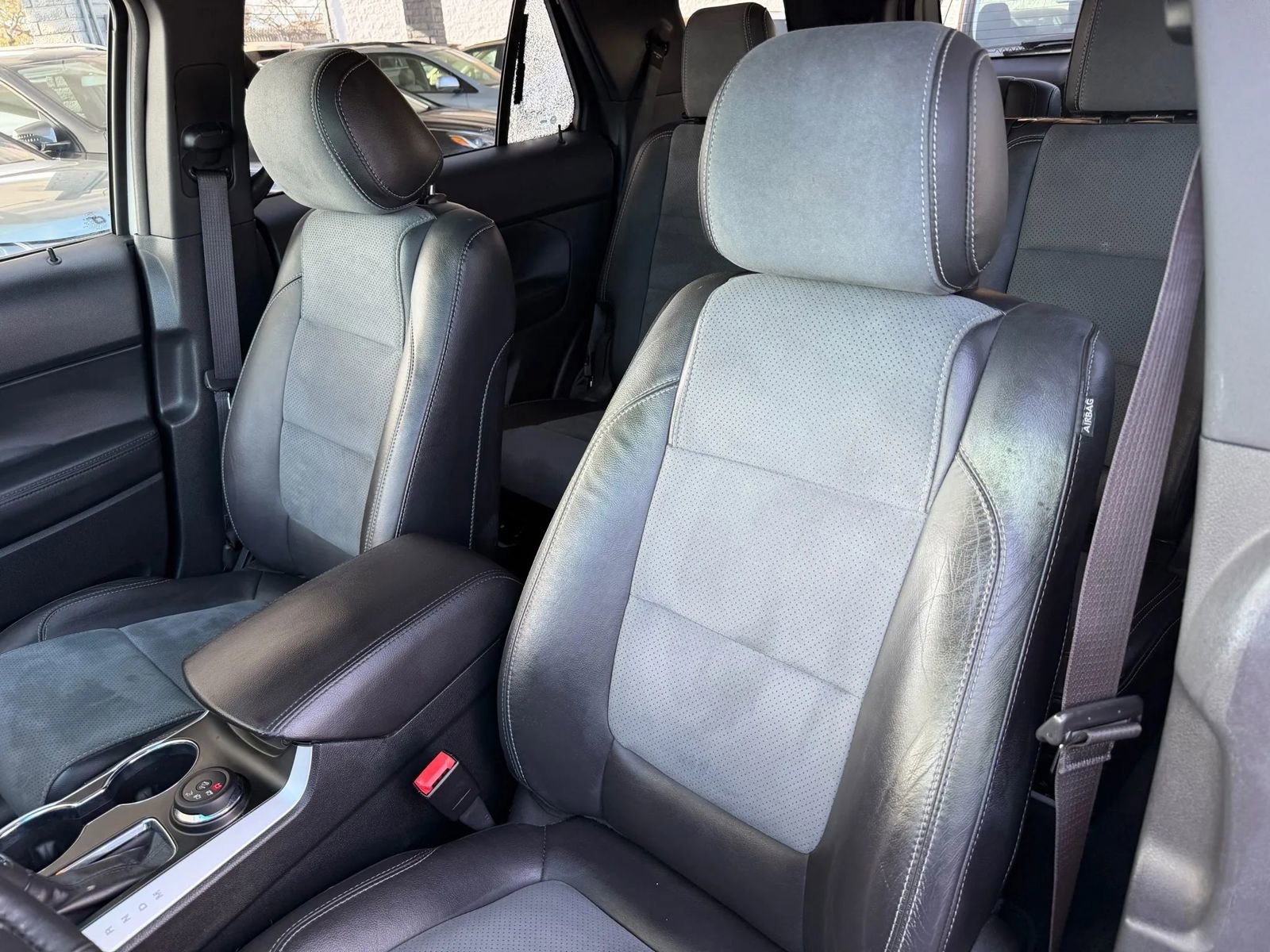 Used 2015 Ford Explorer XLT w/ Equipment Group 202A AWD/4WD image 34