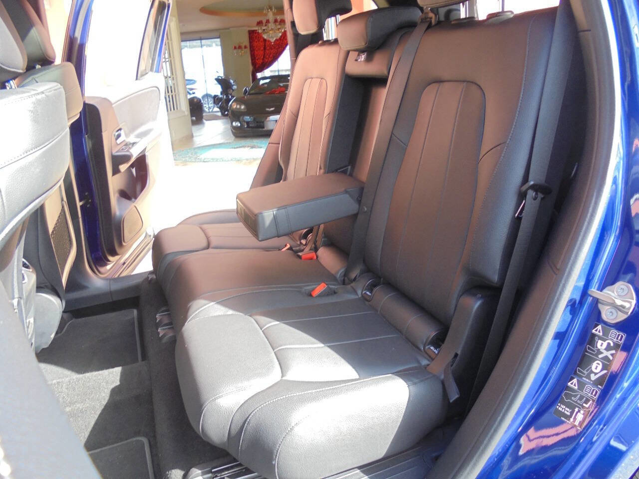 Used 2020 Mercedes-Benz GLB 250 4MATIC w/ Premium Package image 12