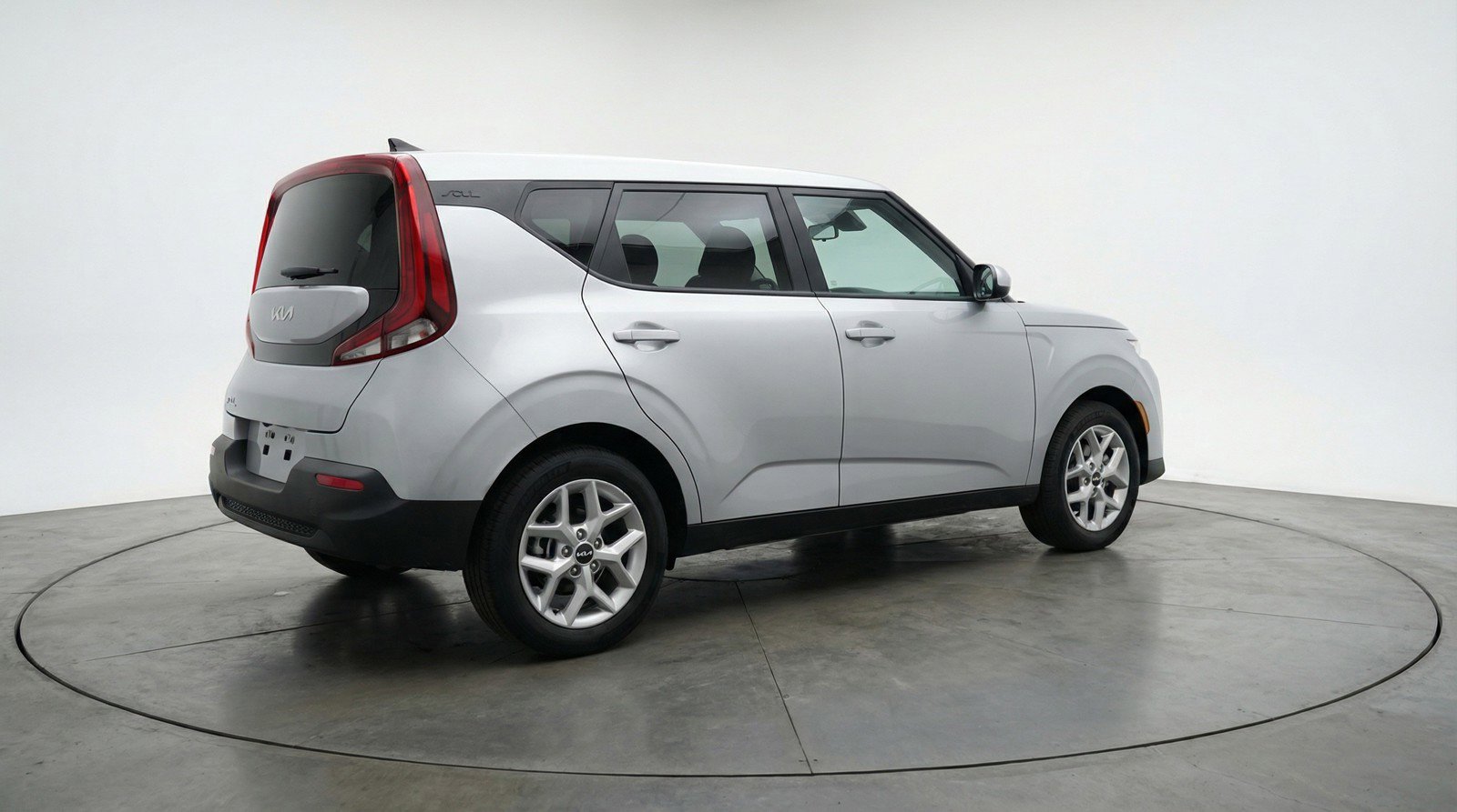 Used 2025 Kia Soul LX w/ LX Technology Package FWD image 9