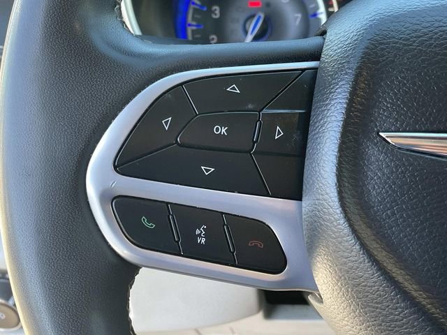 Used 2023 Chrysler Pacifica Limited image 8