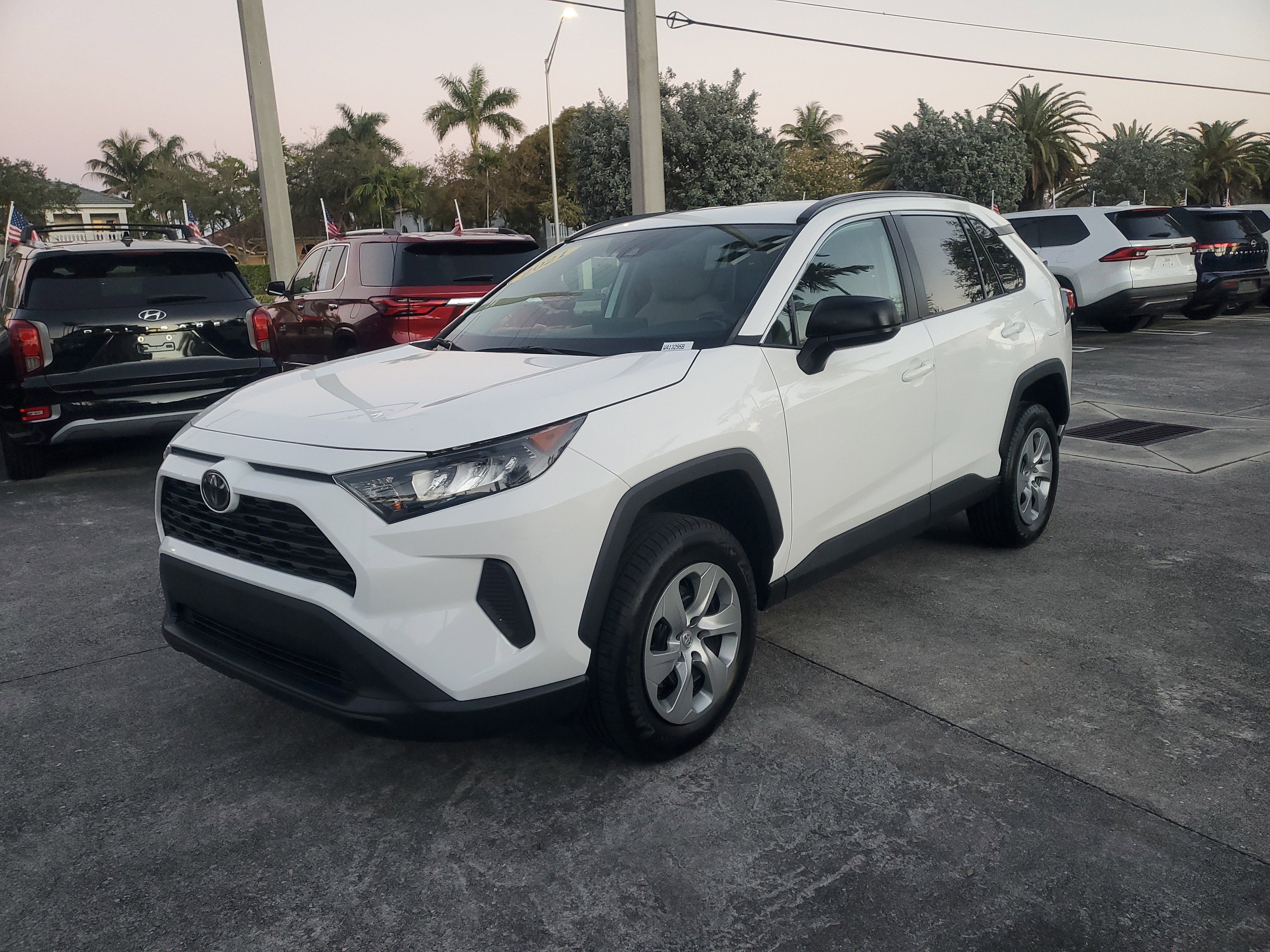Used 2021 Toyota RAV4 LE image 7