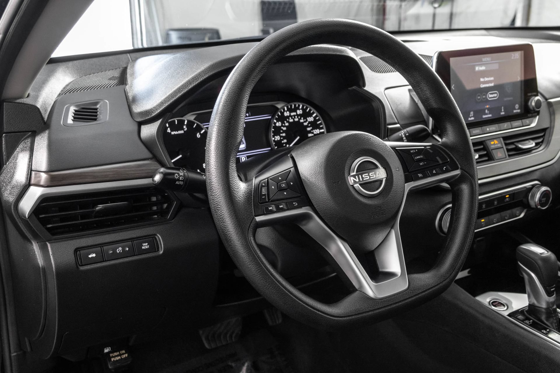 Used 2024 Nissan Altima 2.5 SV FWD image 33