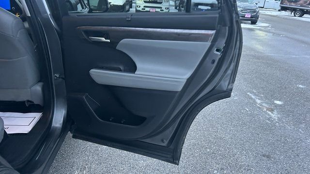 Used 2023 Toyota Highlander Limited image 50