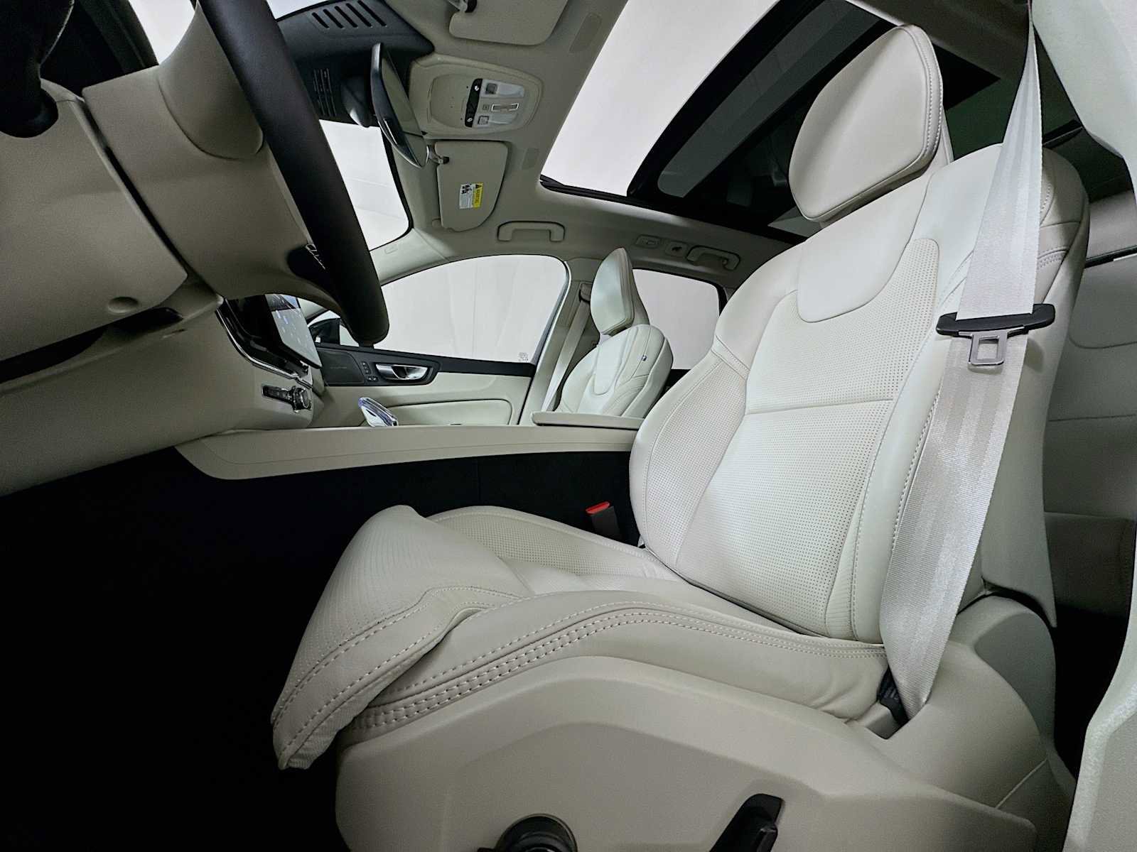 New 2026 Volvo XC60 B5 Ultra w/ Protection Package Premier image 19