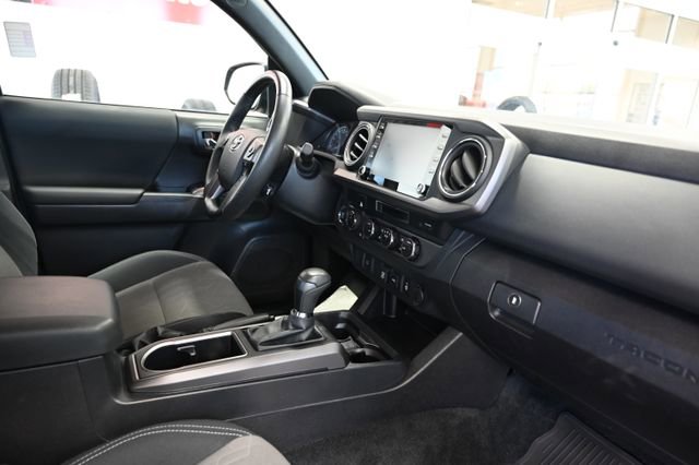 Used 2023 Toyota Tacoma TRD Off-Road AWD/4WD image 15