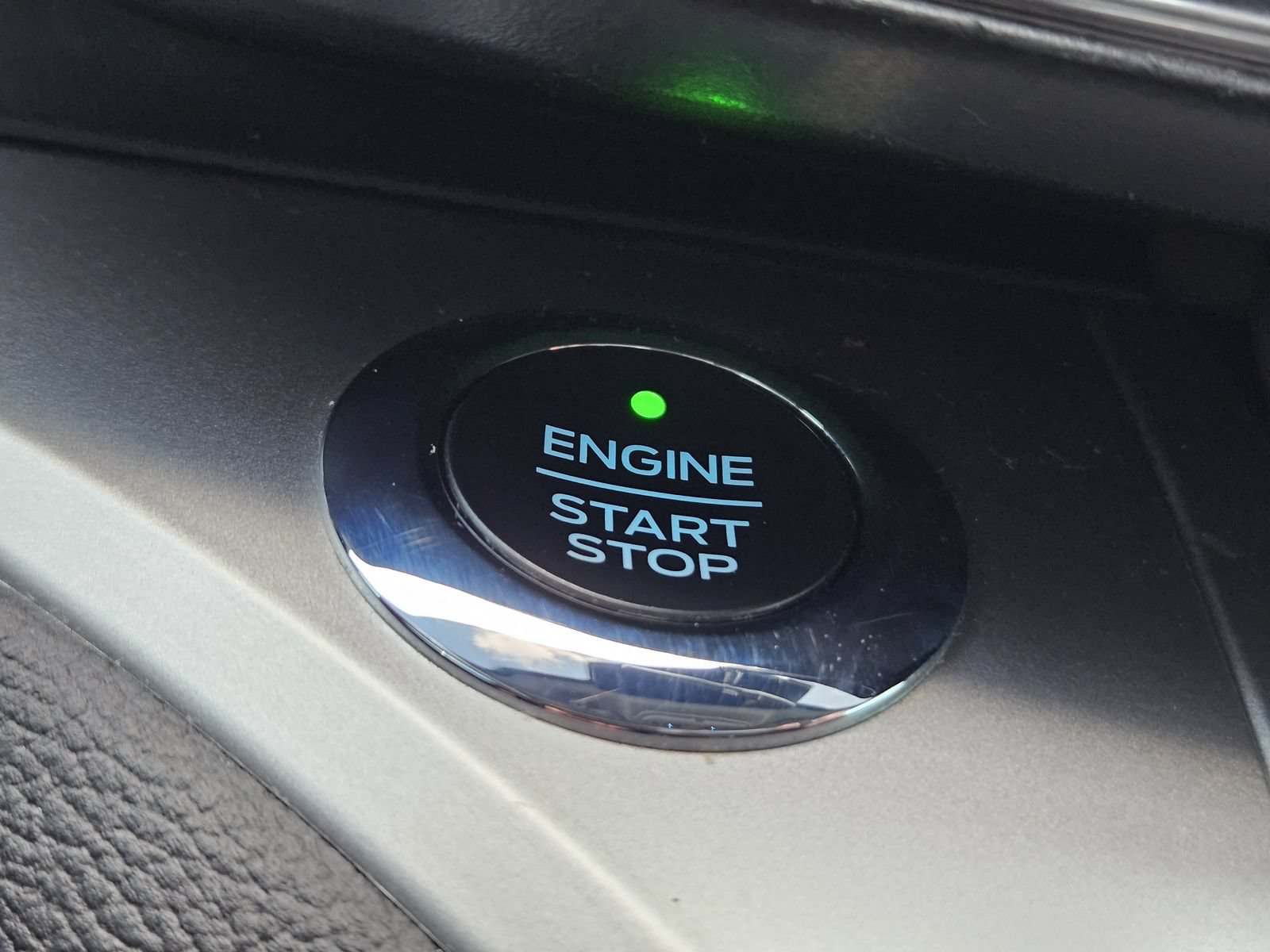 Used 2021 Ford Explorer XLT w/ Equipment Group 202A RWD image 23