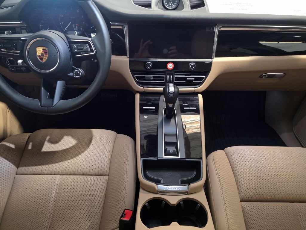 Certified 2026 Porsche Macan AWD/4WD image 18