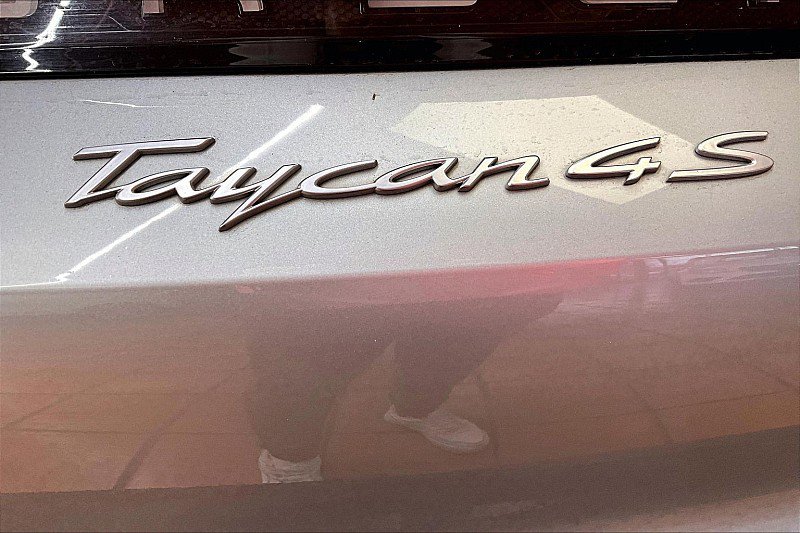 Used 2021 Porsche Taycan 4S w/ Premium Package AWD/4WD image 29