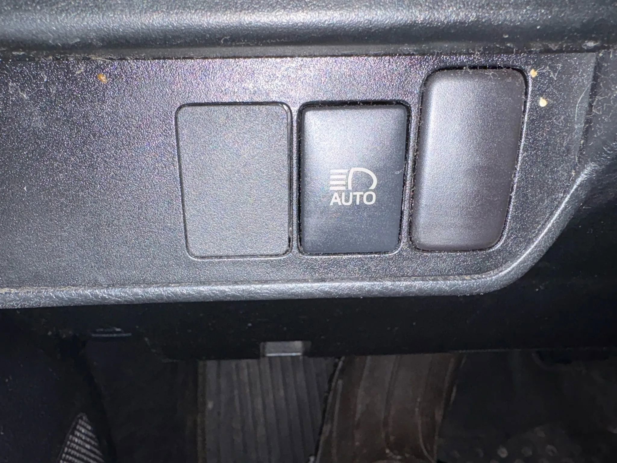 Used 2018 Toyota Tacoma SR5 w/ SR5 Appearance Package (SM) image 16