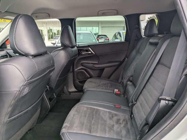 Used 2023 Mitsubishi Outlander SE AWD/4WD image 14