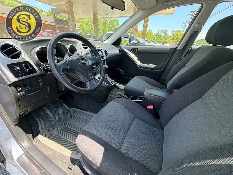 Used 2004 Toyota Matrix FWD image 11