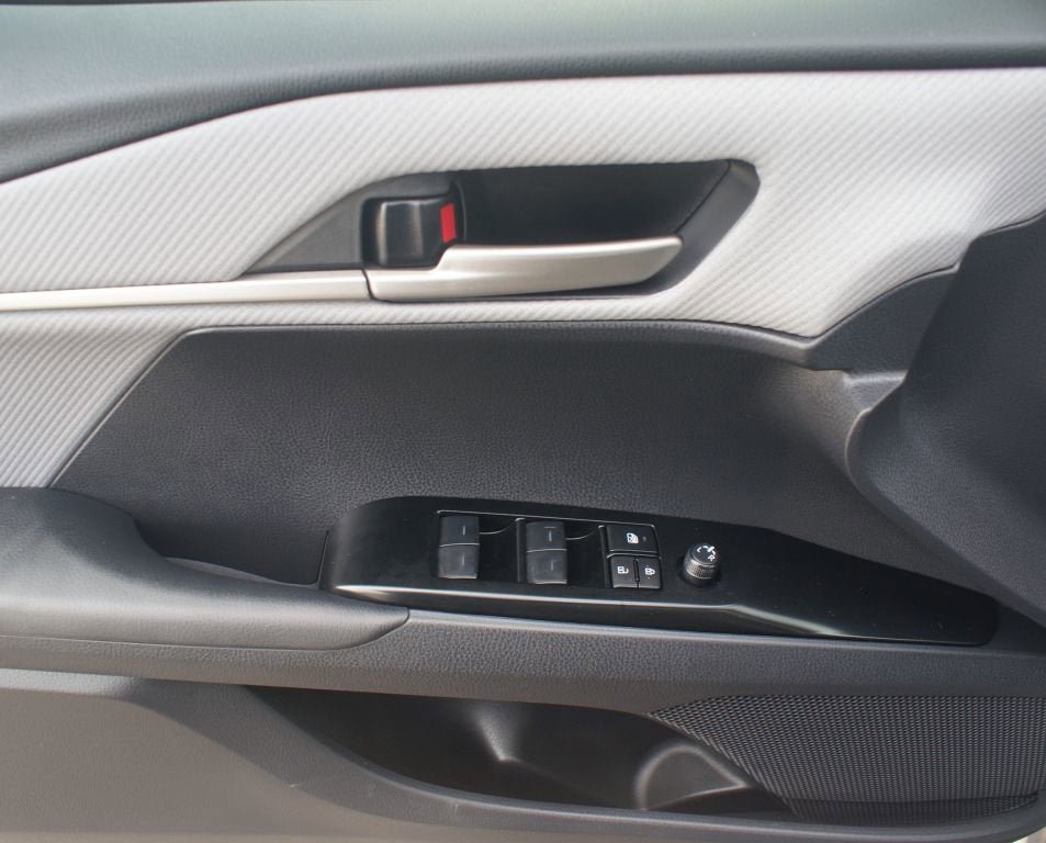 Used 2026 Toyota Camry SE FWD image 28