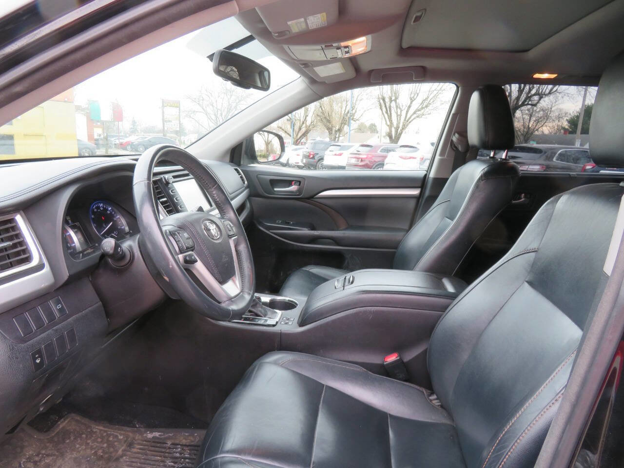 Used 2016 Toyota Highlander XLE image 6