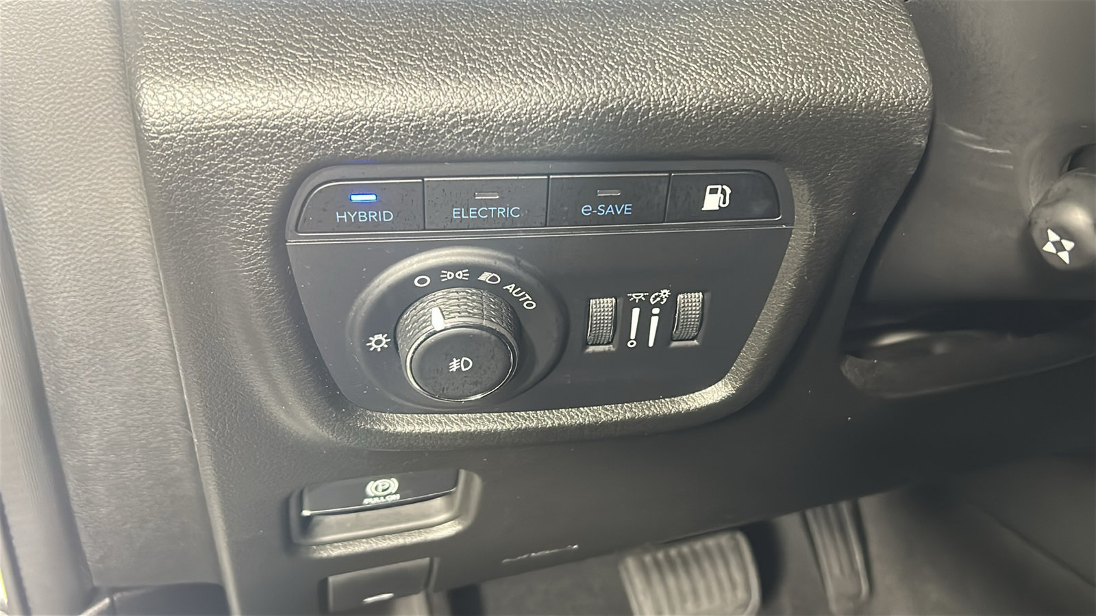 Used 2023 Jeep Grand Cherokee Overland AWD/4WD image 22