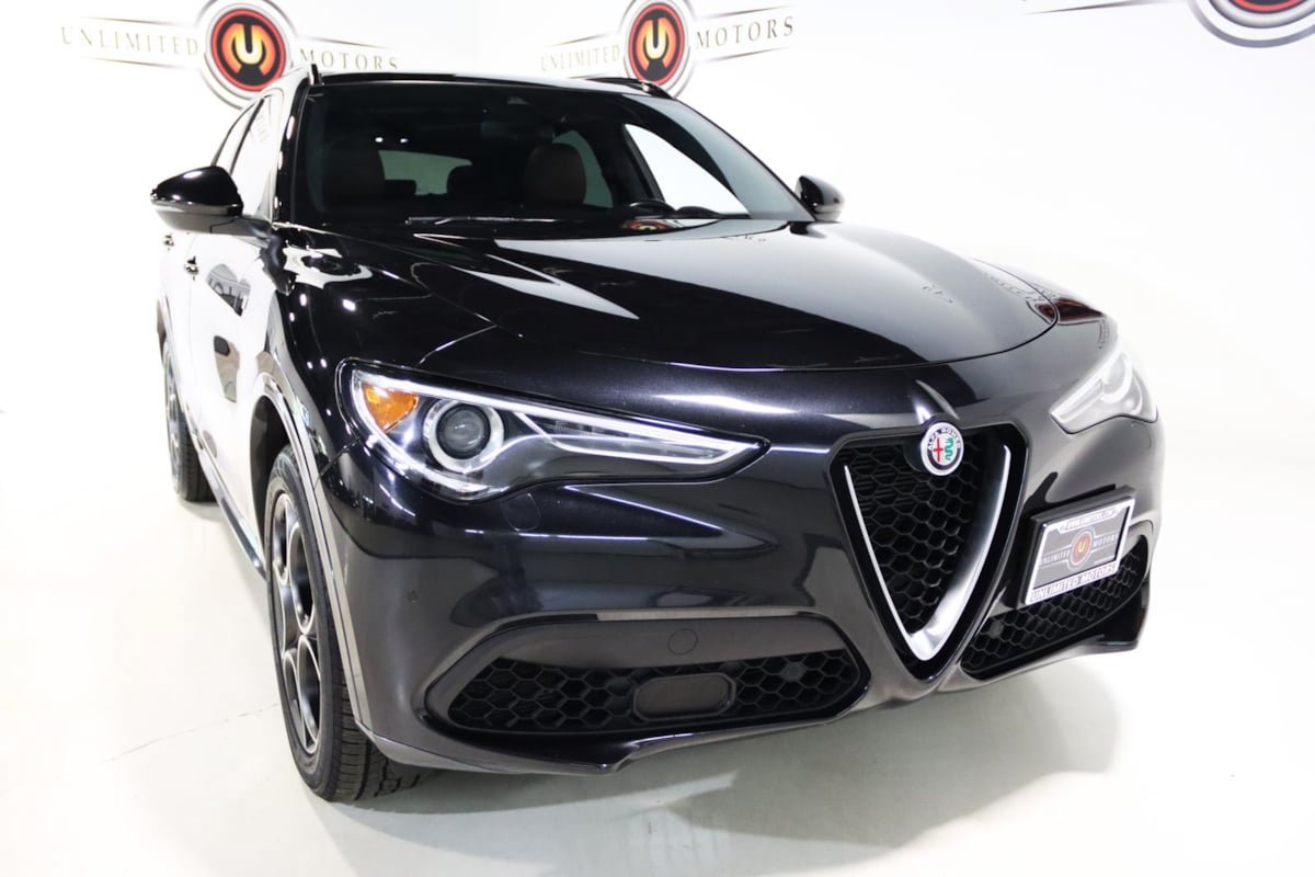 Used 2022 Alfa Romeo Stelvio Ti AWD/4WD image 9