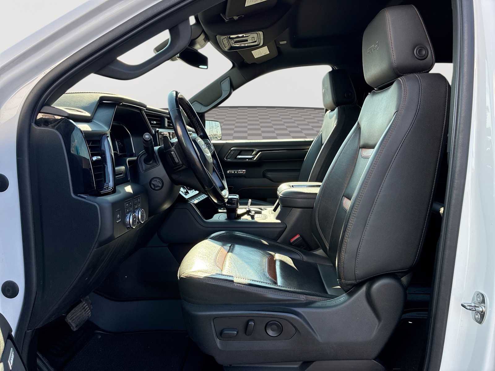 Certified 2022 GMC Sierra 1500 AT4 w/ AT4 Premium Package image 19