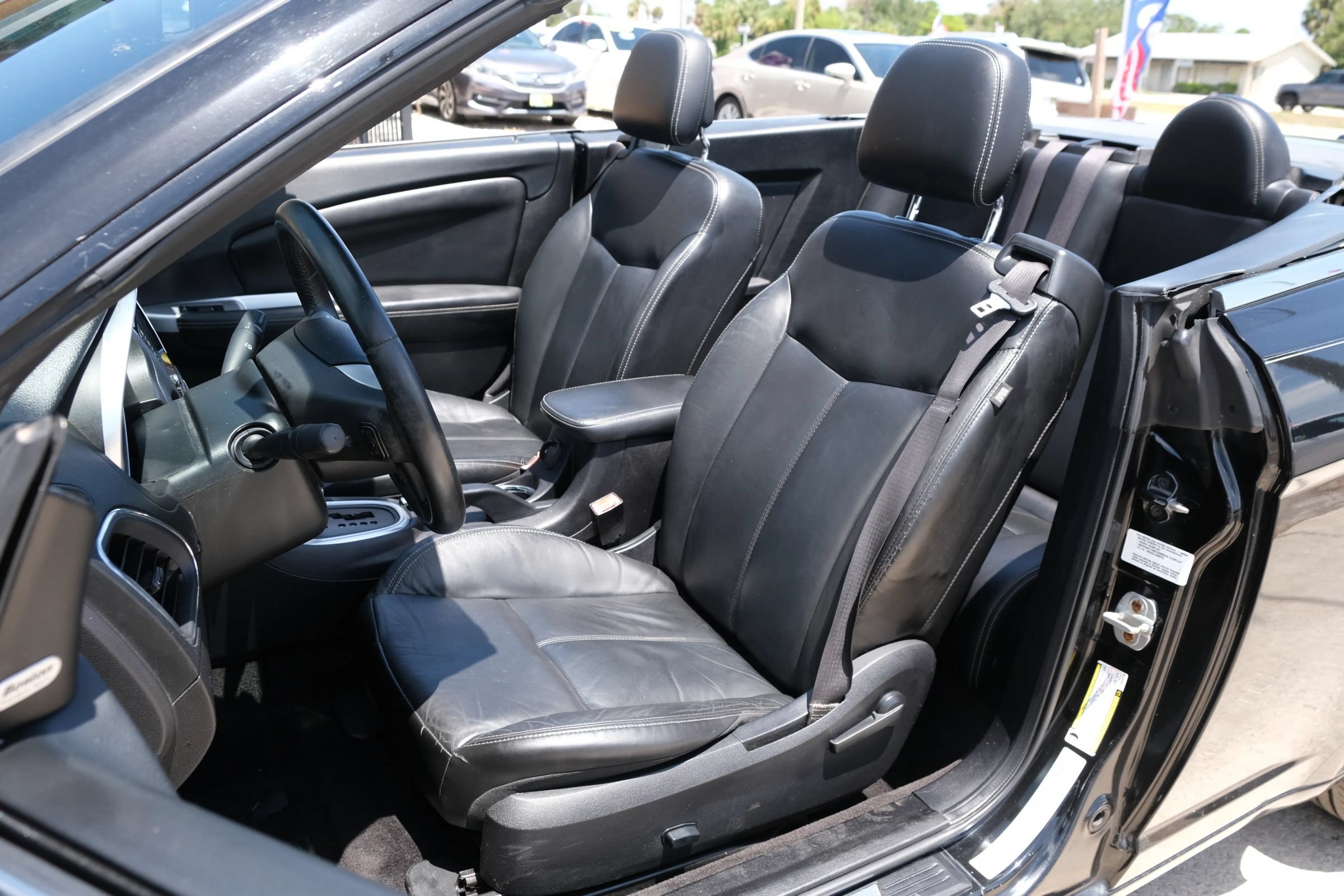 Used 2011 Chrysler 200 Limited FWD image 9