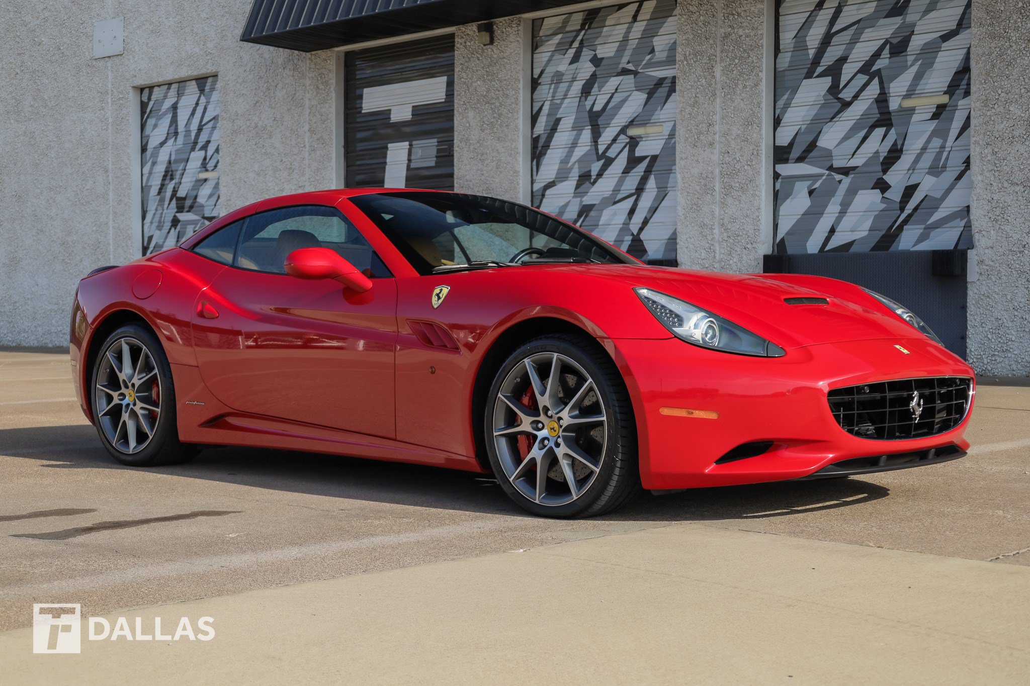 Used 2010 Ferrari California RWD image 18