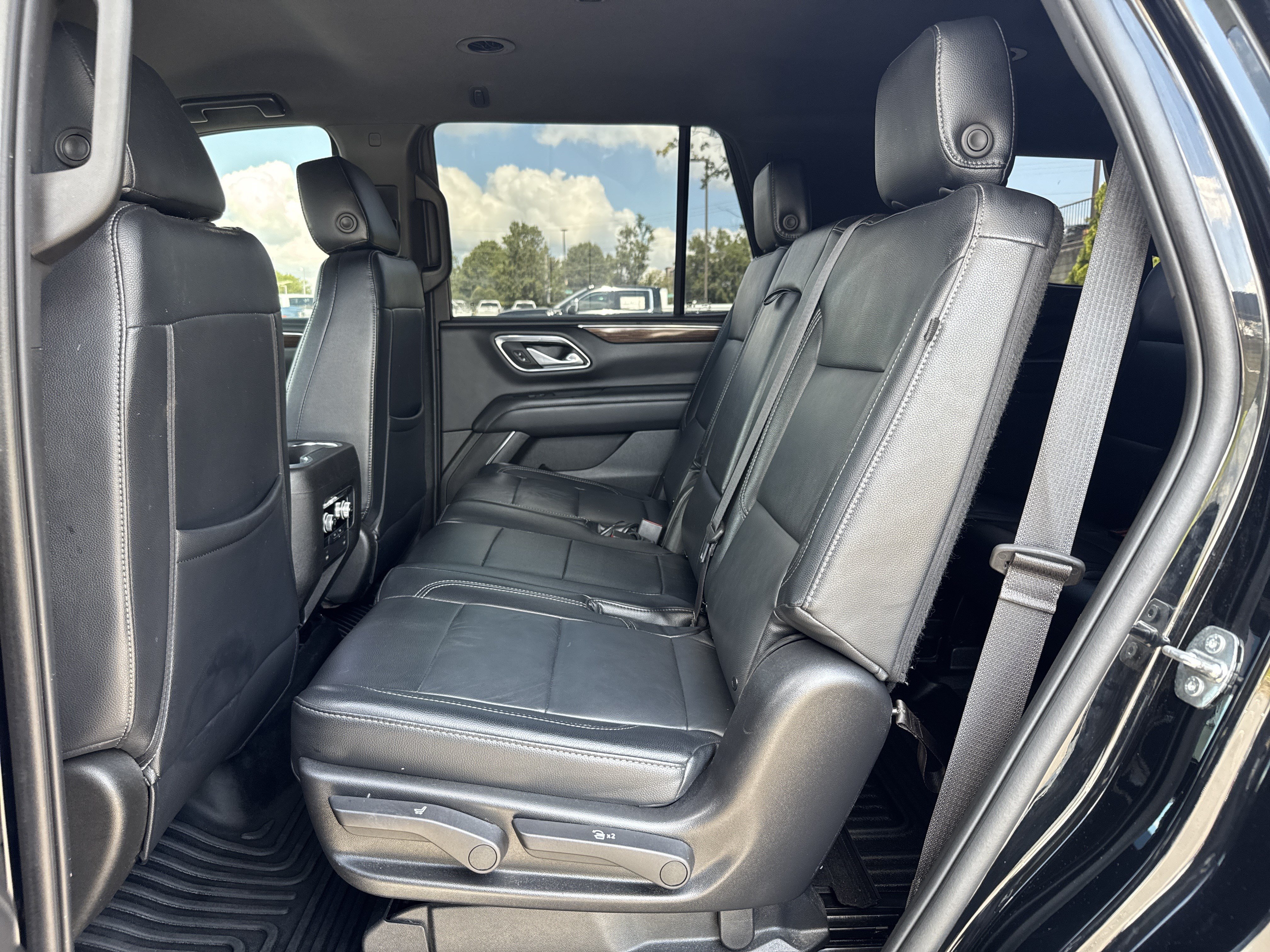 Used 2022 GMC Yukon SLE w/ Gmc Pro Safety Plus Package AWD/4WD image 30