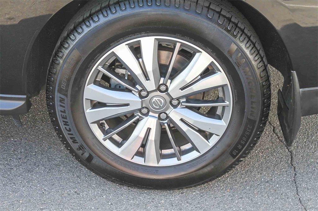 Used 2020 Nissan Pathfinder SV image 13