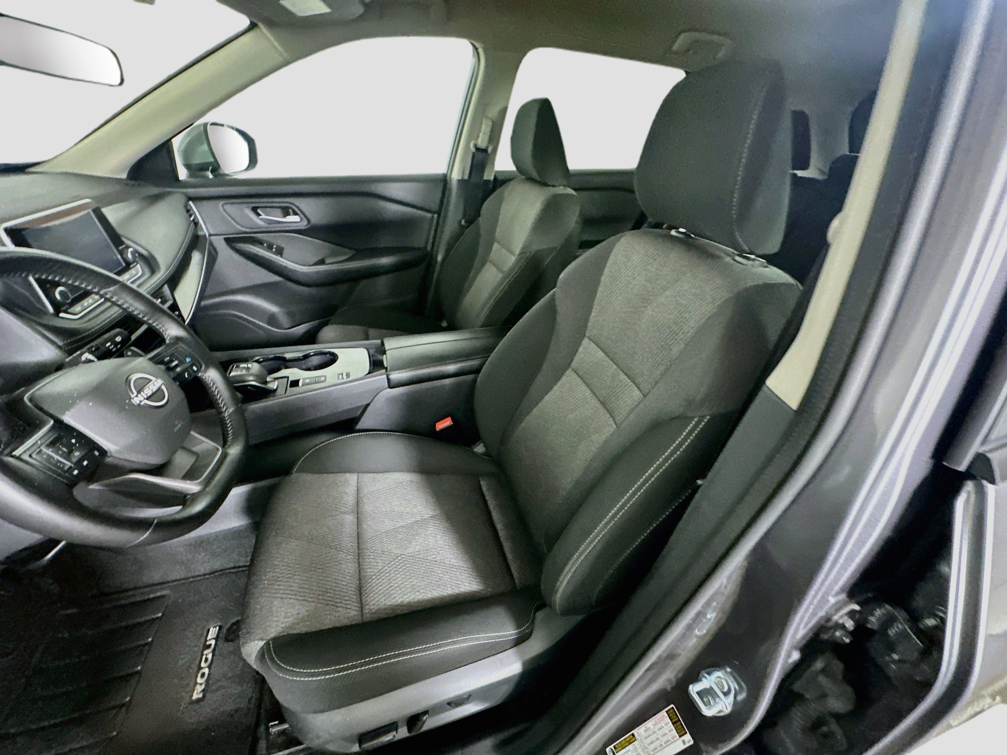 Used 2025 Nissan Rogue SV FWD image 13