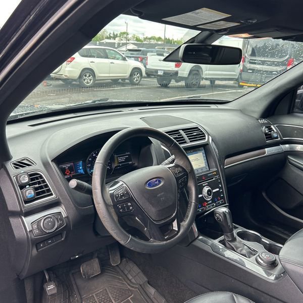 Used 2018 Ford Explorer Limited w/ Equipment Group 301A AWD/4WD image 14