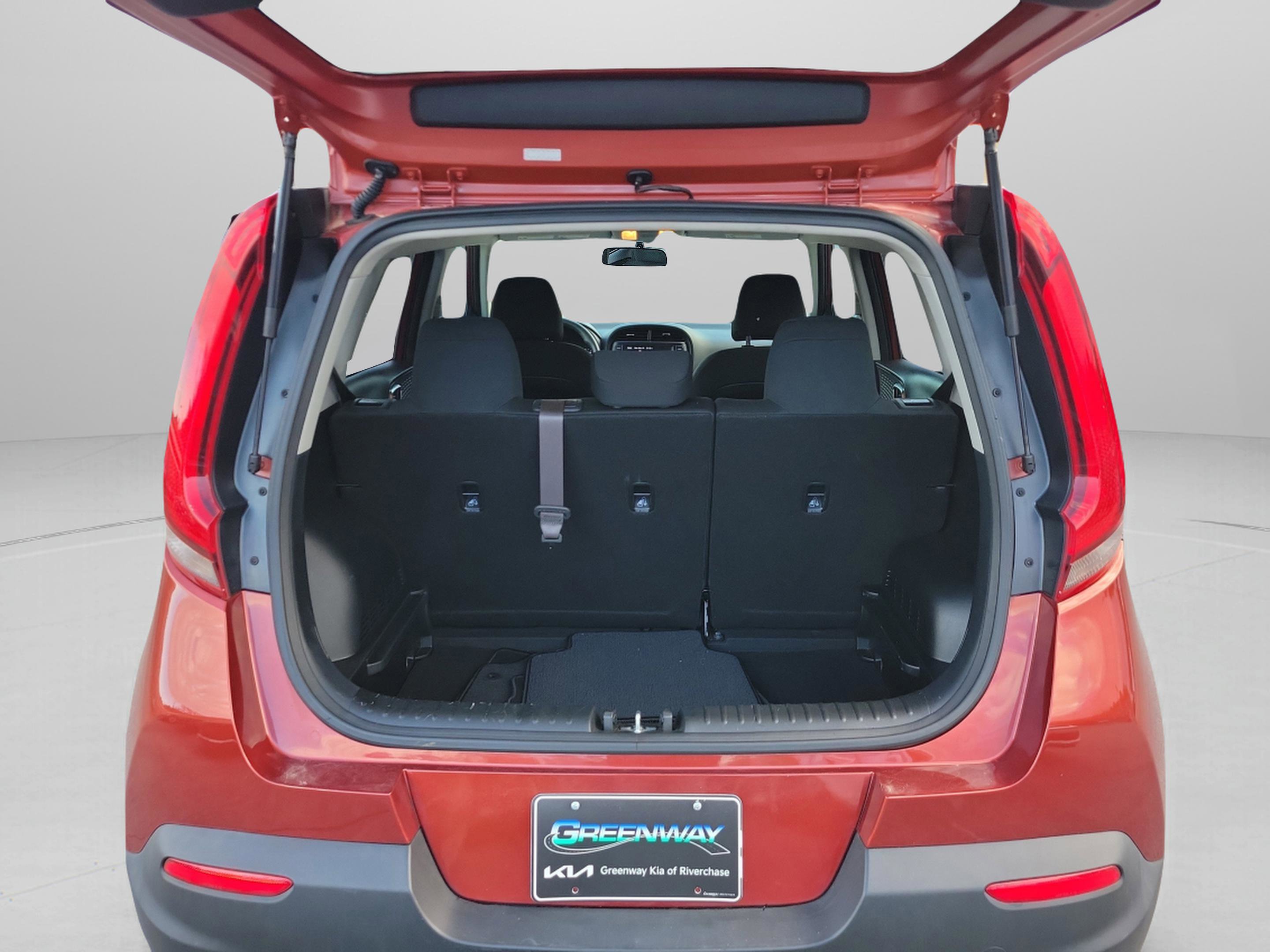 Used 2022 Kia Soul LX image 12