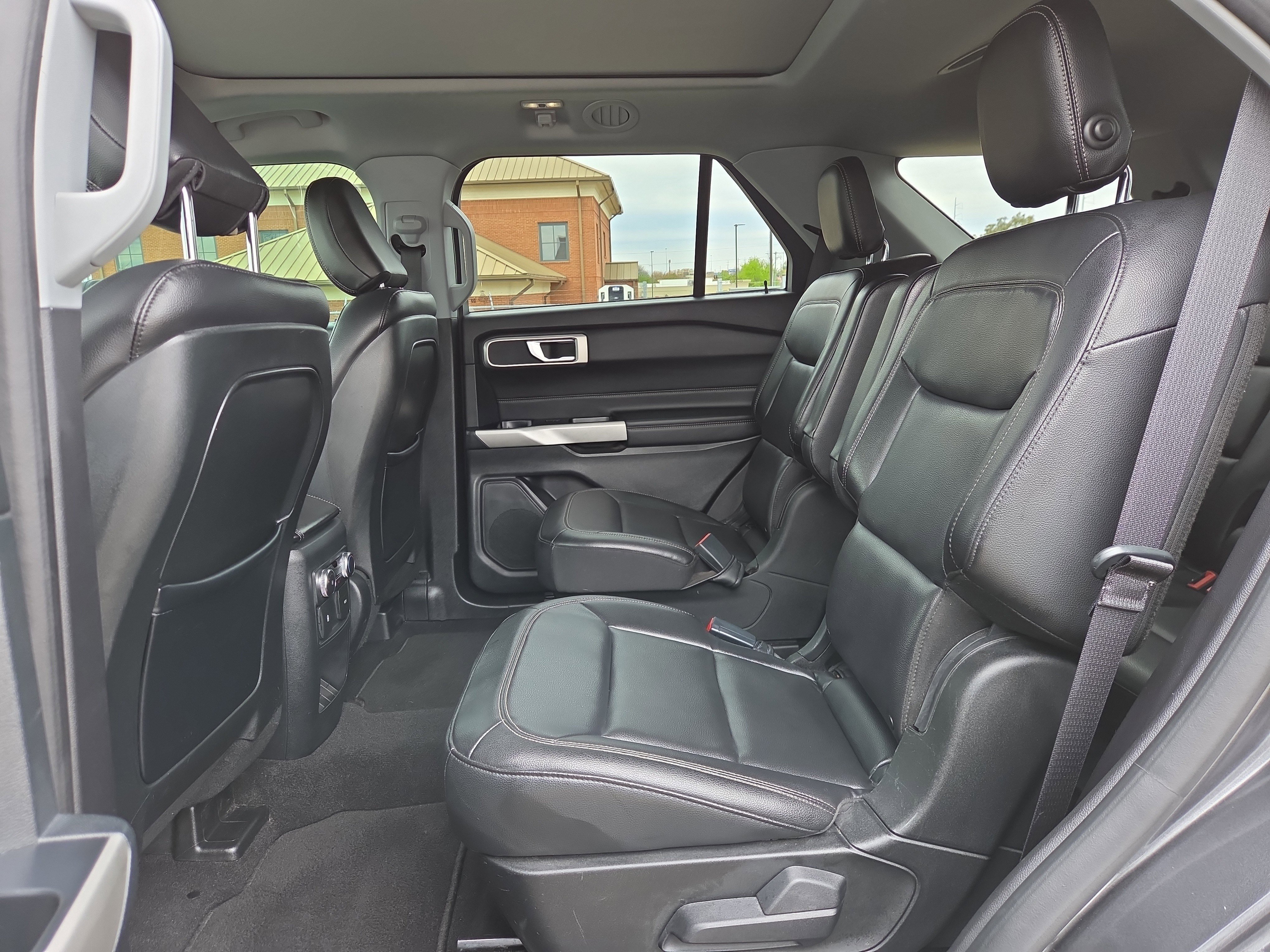 Used 2020 Ford Explorer XLT w/ Equipment Group 202A image 11