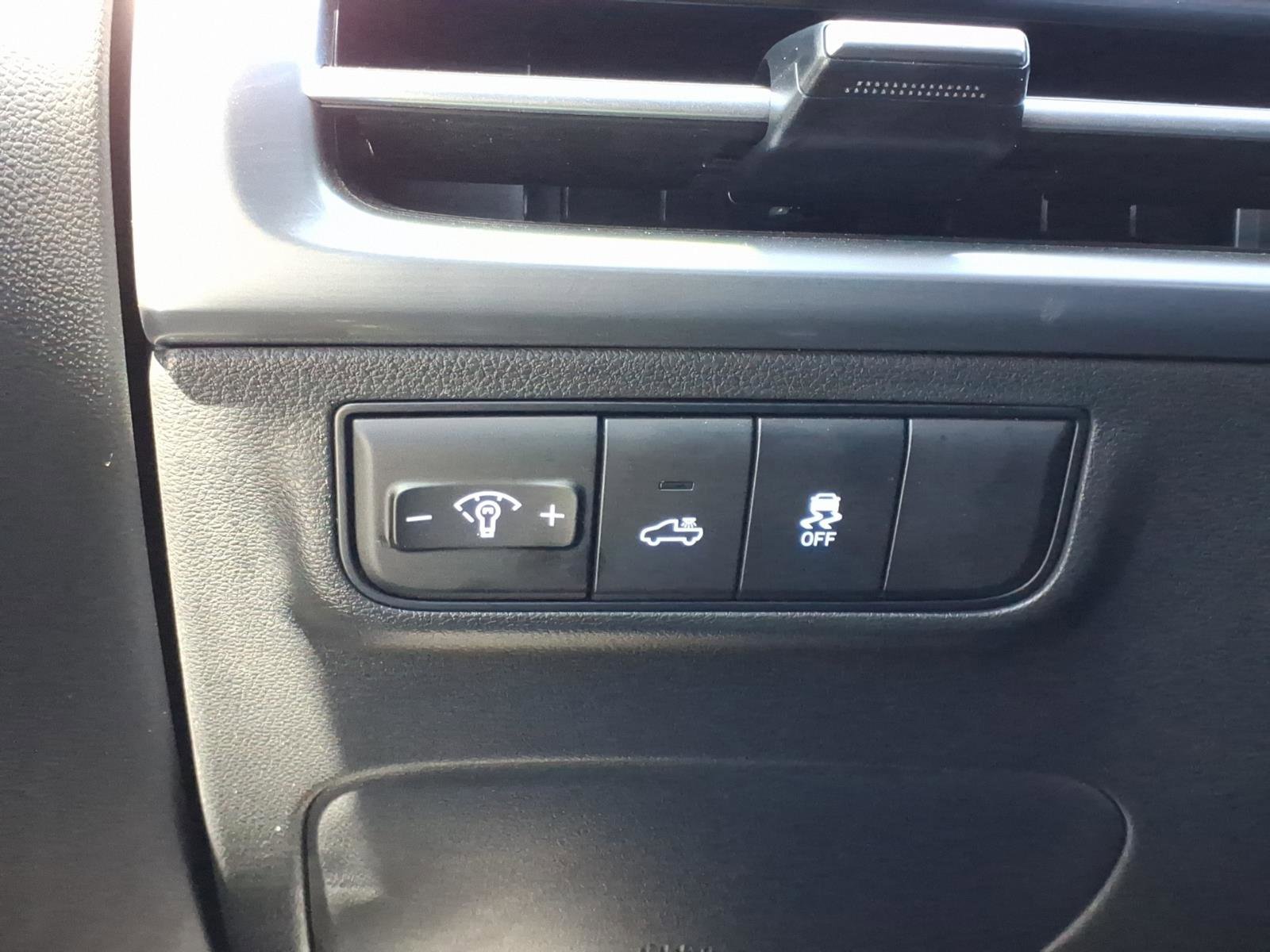 Certified 2025 Hyundai Santa Cruz SE image 24