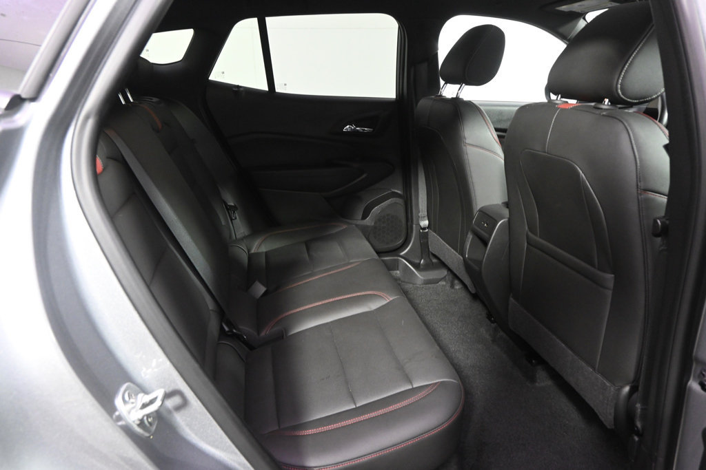 Used 2024 Chevrolet Trax RS w/ Sunroof Package FWD image 18