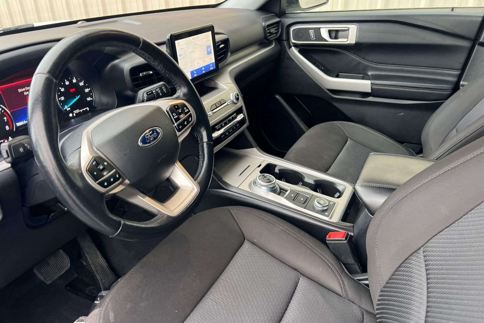 Used 2022 Ford Explorer XLT AWD/4WD image 4