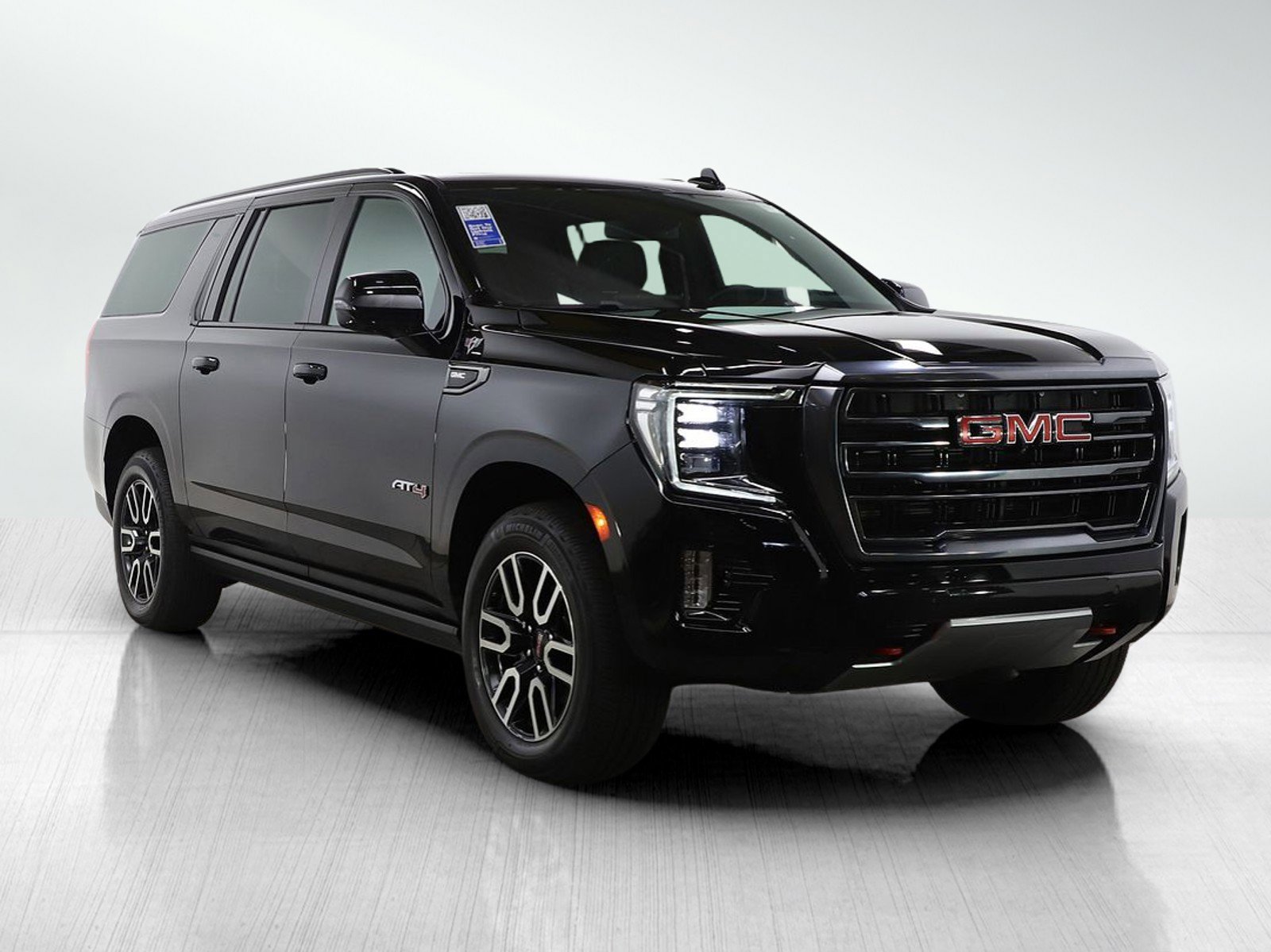 Used 2023 GMC Yukon XL AT4 w/ AT4 Premium Package AWD/4WD image 7