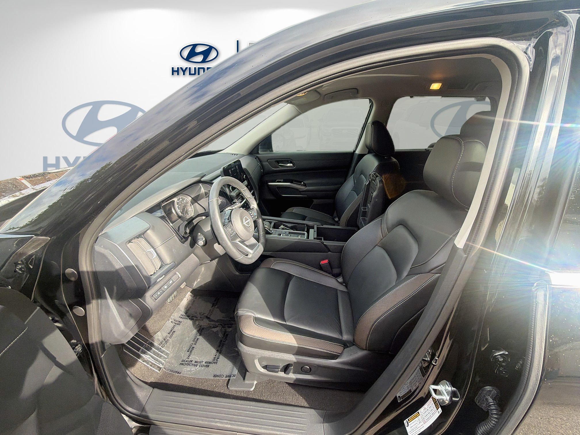 Used 2024 Nissan Pathfinder SL FWD image 16