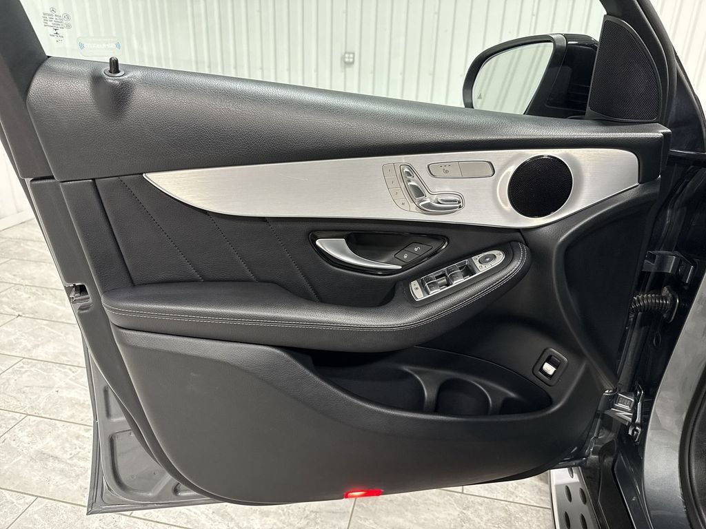 Used 2019 Mercedes-Benz GLC 300 image 23