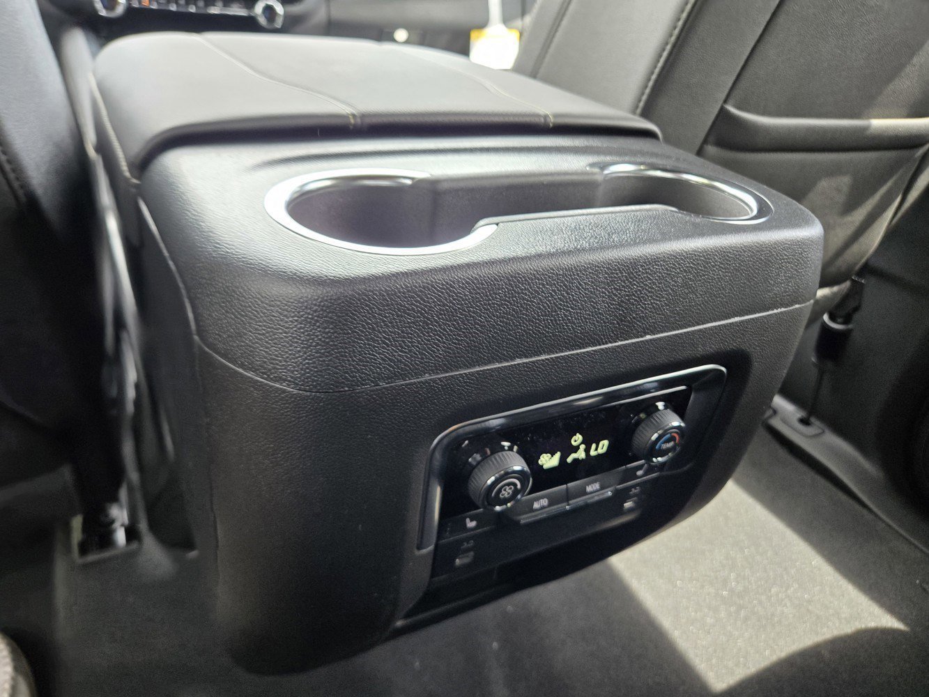 New 2026 Chevrolet Tahoe Premier w/ Sun And Tow Package AWD/4WD image 18