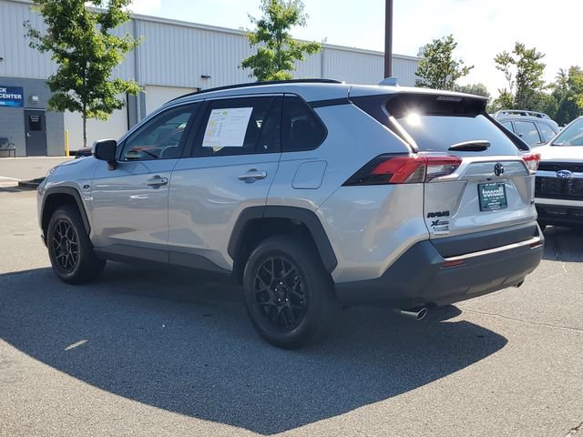 Used 2021 Toyota RAV4 XLE w/ Convenience Package FWD image 4