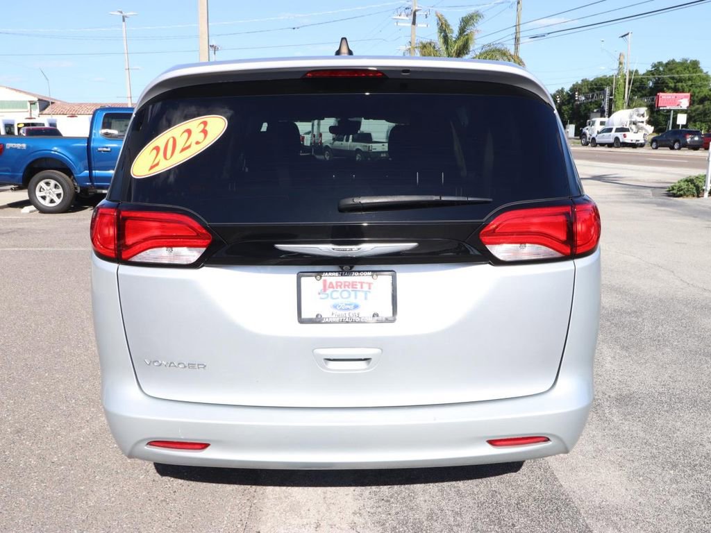 Used 2023 Chrysler Voyager LX image 10