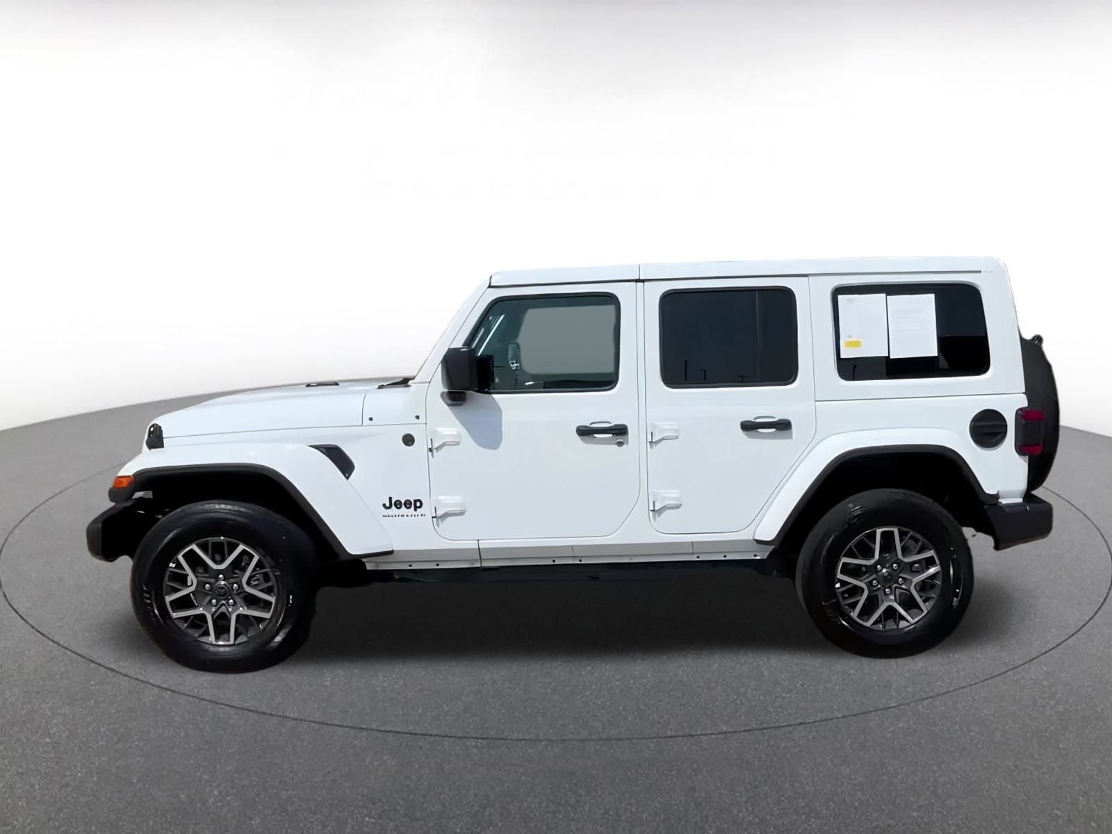 Used 2025 Jeep Wrangler Sahara image 9