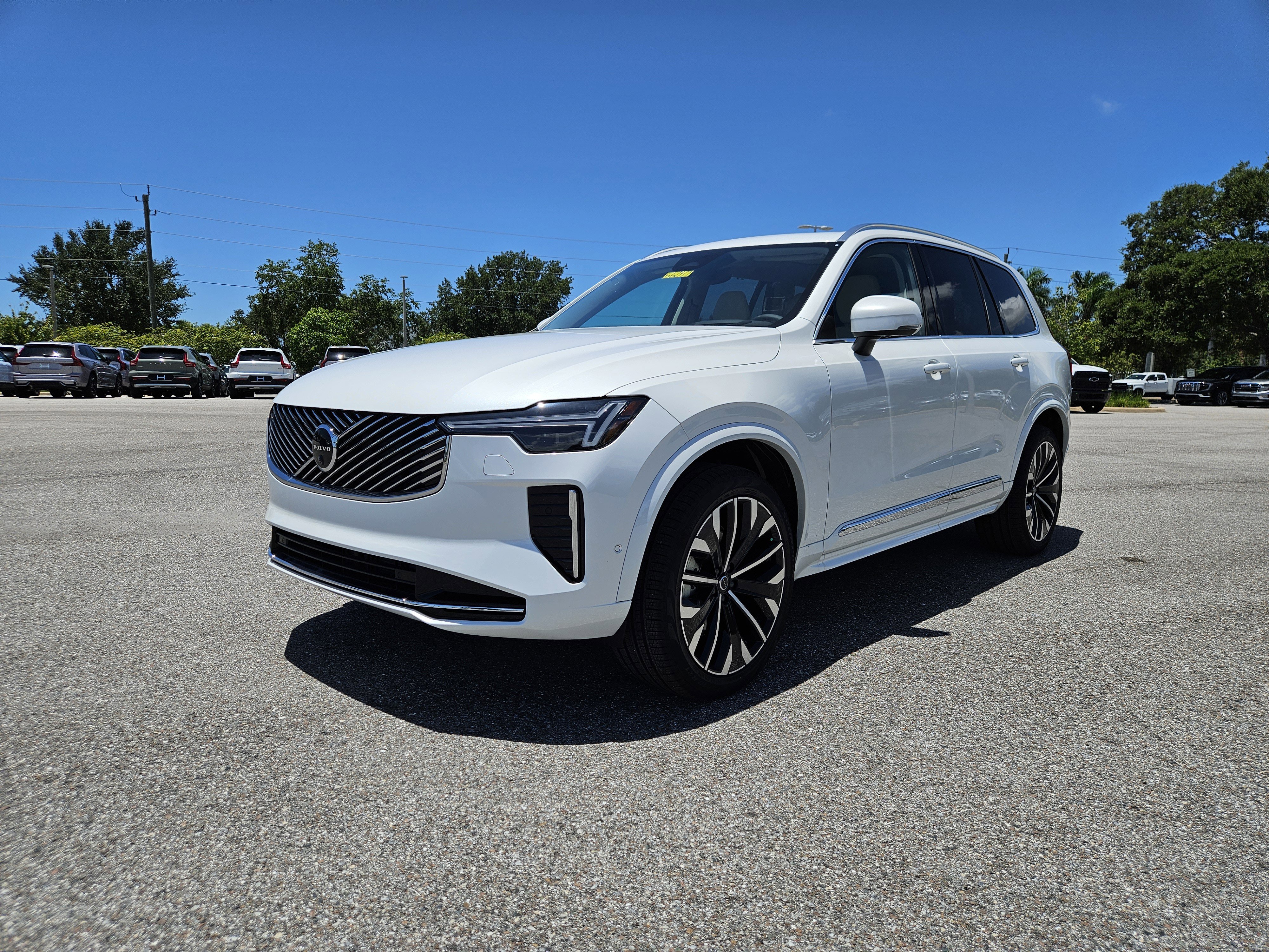 New 2026 Volvo XC90 B6 Ultra image 3