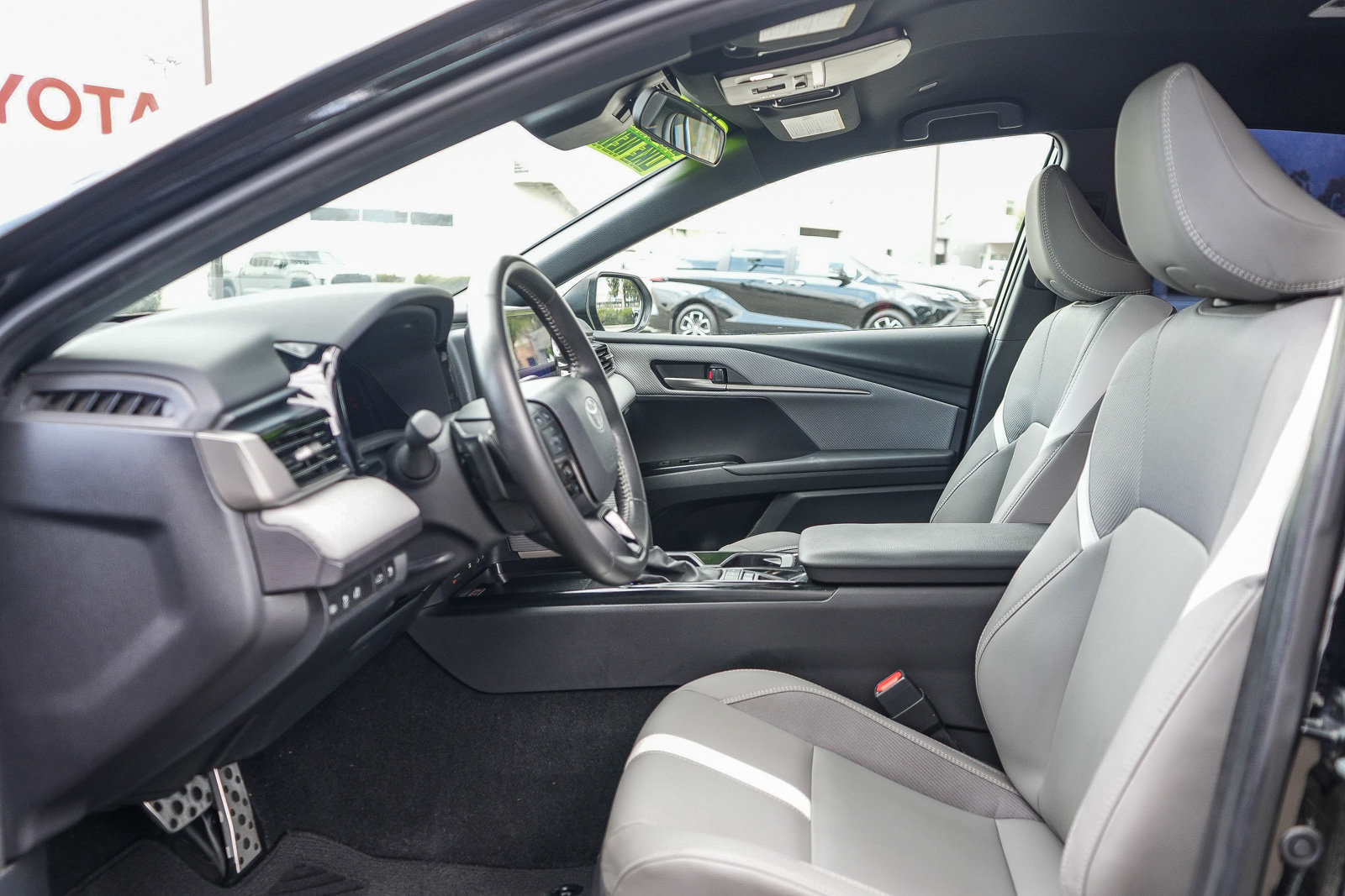 Used 2025 Toyota Camry SE AWD/4WD image 17