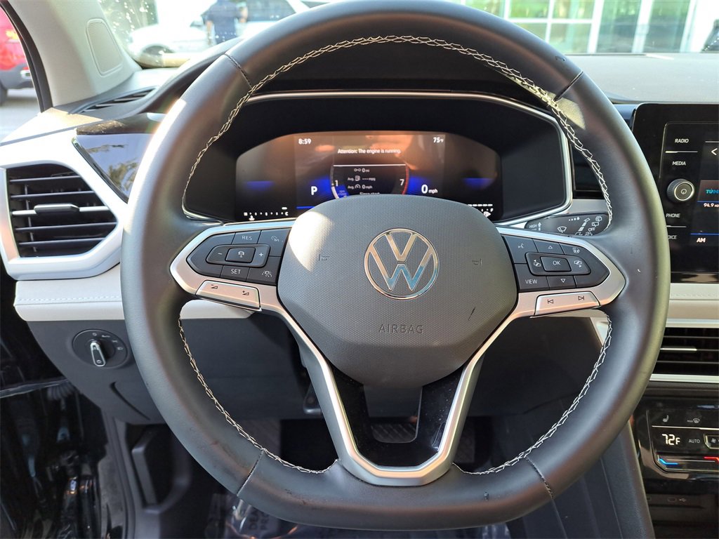 Certified 2025 Volkswagen Taos SE w/ Panoramic Sunroof Package image 18