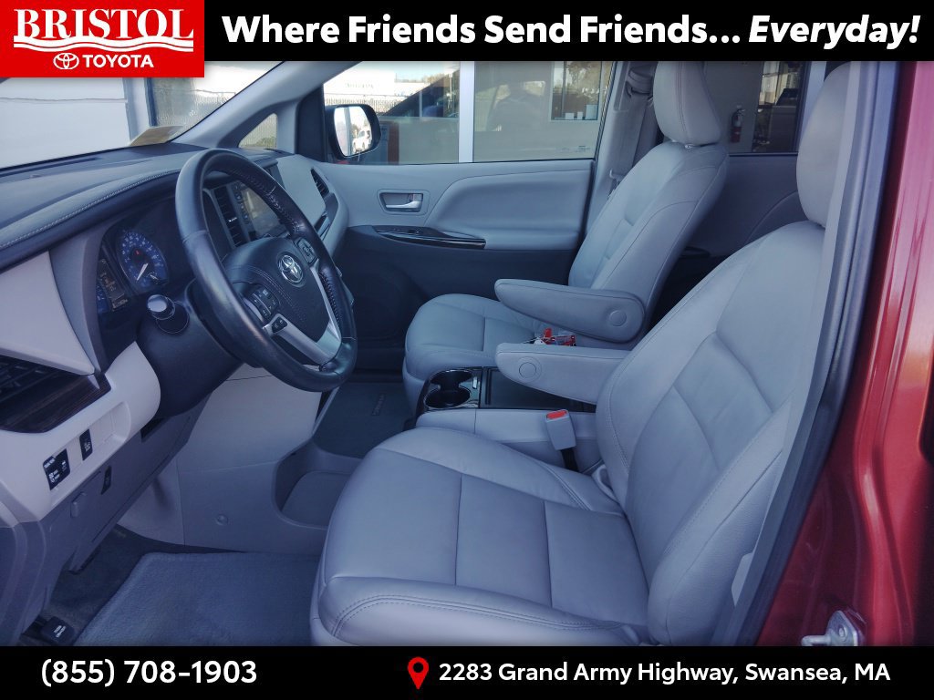 Used 2015 Toyota Sienna XLE FWD image 11