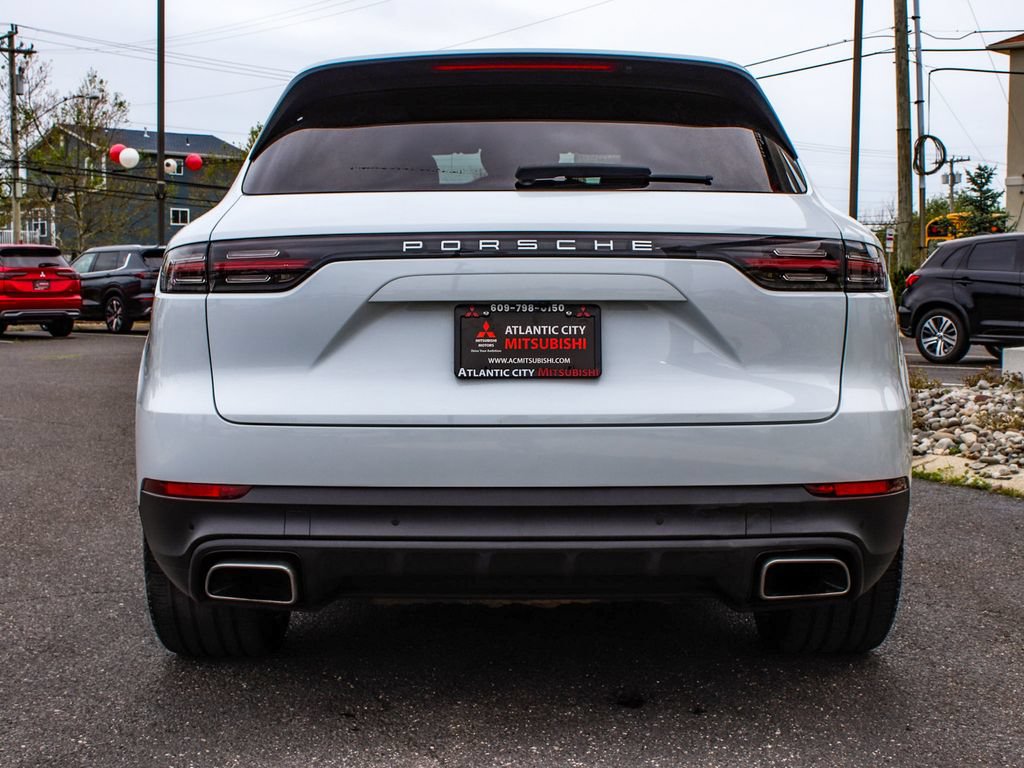 Used 2023 Porsche Cayenne w/ Premium Package AWD/4WD image 5
