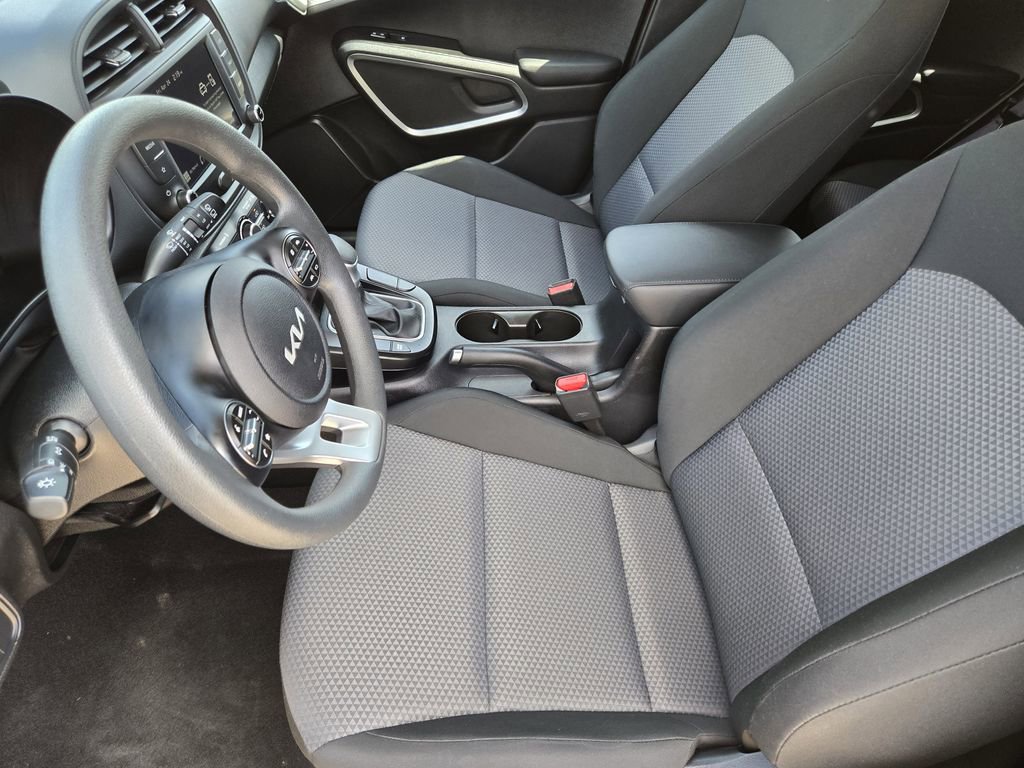 Certified 2025 Kia Soul LX FWD image 18